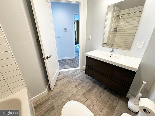 Building Photo - 700 Roeder Rd