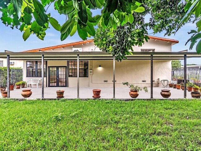 Building Photo - 8020 SW 19th St