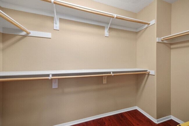 Building Photo - 10410 Duxbury Ln