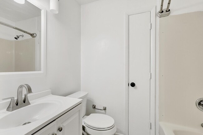 Building Photo - 8211 NW 45th Ct