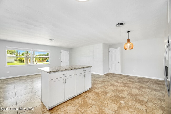 Building Photo - 250 Carib Dr