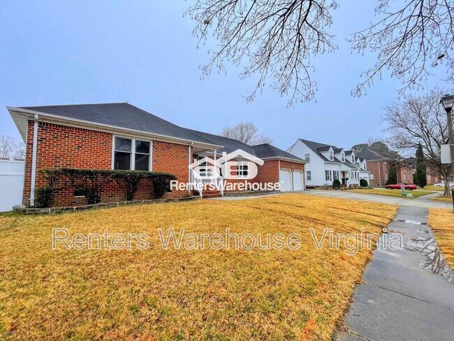 Building Photo - 352 Peace Haven Dr