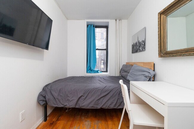 Building Photo - 316 E 96th St