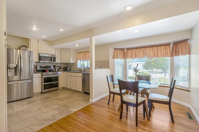 Building Photo - Available for July 1st Move In