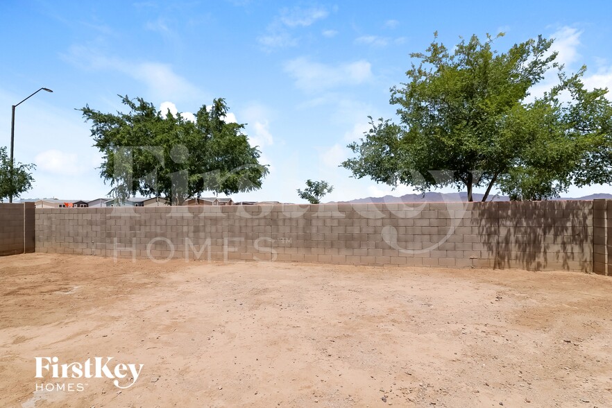 Building Photo - 25288 W Pleasant Ln