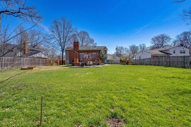 Building Photo - Gorgeous single-family home close to Belvo...