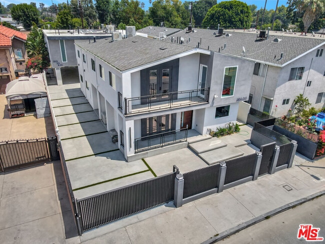 Building Photo - 11611 Burbank Blvd