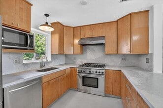 Building Photo - 467 NE 31st St