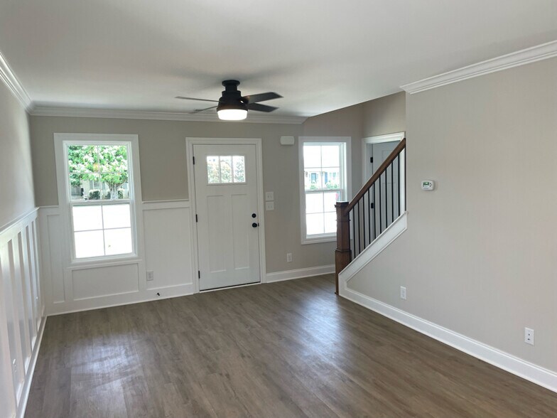 Building Photo - 696 Castle Heights Ave