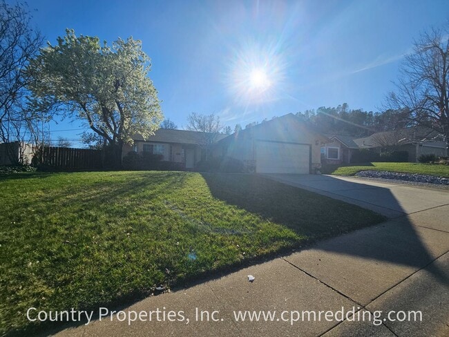 Building Photo - Spacious 4-Bedroom Home in Mary Lake Neighborhood Available Now!