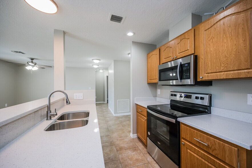 Building Photo - 400 Morningview Dr