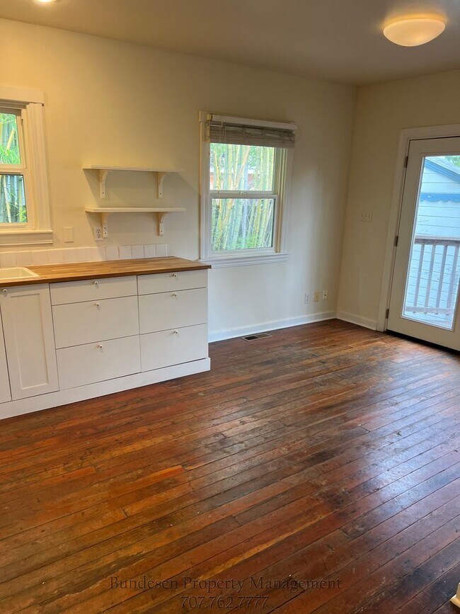 Building Photo - Charming 1 Bedroom Home with Hardwood Floors & Private Backyard