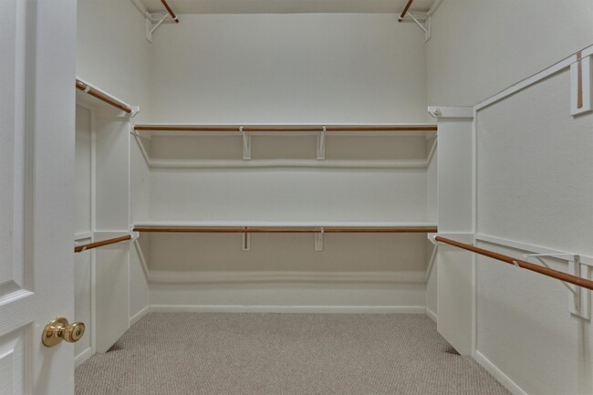 Building Photo - 30 Desert Rose Pl