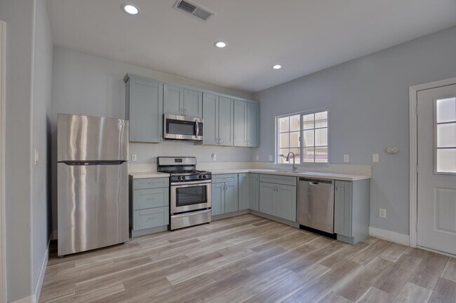 Building Photo - 58 Country Club Cir