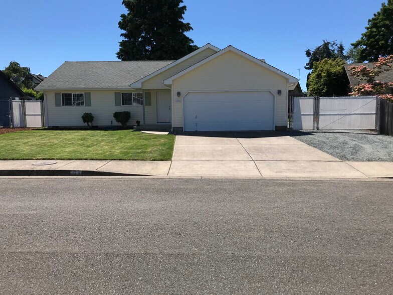 Primary Photo - 1090 Cedar Ct