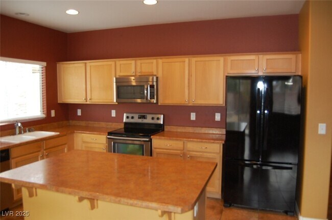 Building Photo - 4775 Lorenzo Way