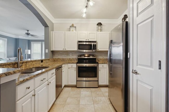 Building Photo - 1850 Cotillion Dr