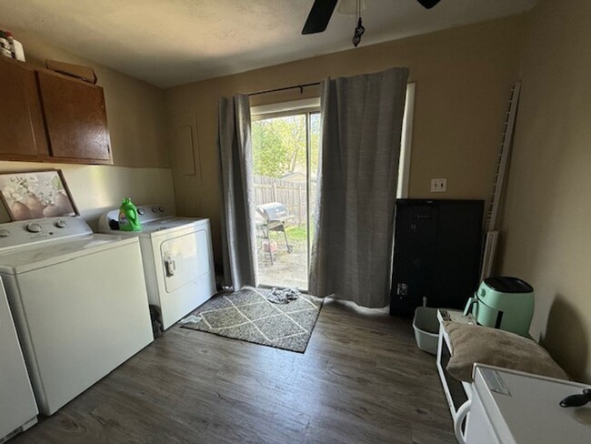 Building Photo - Brick Duplex with Fenced Yard on a Quiet S...