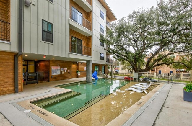Building Photo - 2500 Longview St