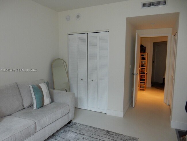 Building Photo - 801 Brickell Key Blvd
