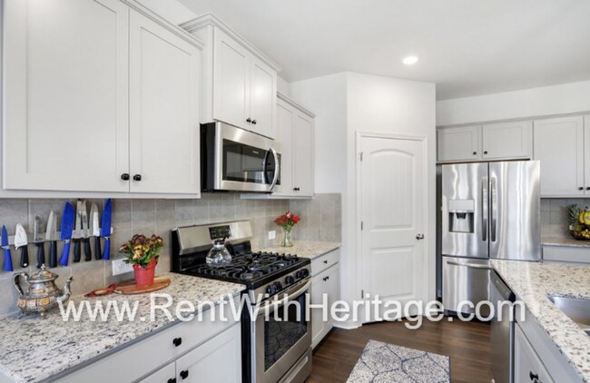 Building Photo - Custom DR Horton Home in Popular Overlook at Camp Creek/ Attention to Detail / Fantastic Location