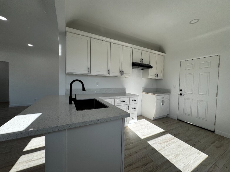 Building Photo - 123 Linda Vista Dr