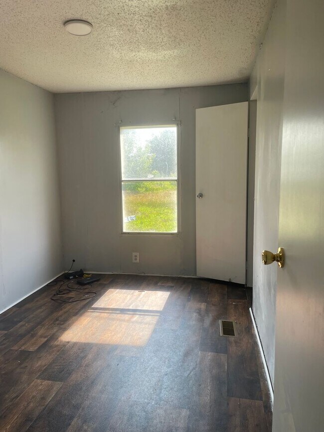 Building Photo - 3 BR 2 Bath 1,280 sq ft singlewide mobile home on 3.09 acres in Lonoke, AR