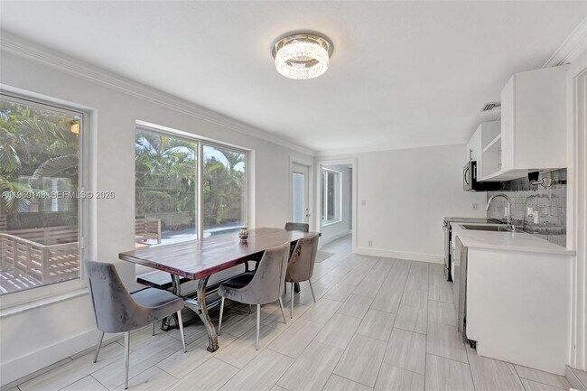 Building Photo - 701 NE 8th St