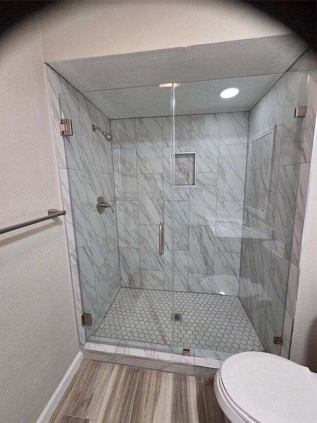 Building Photo - 527 Tara Plantation Dr