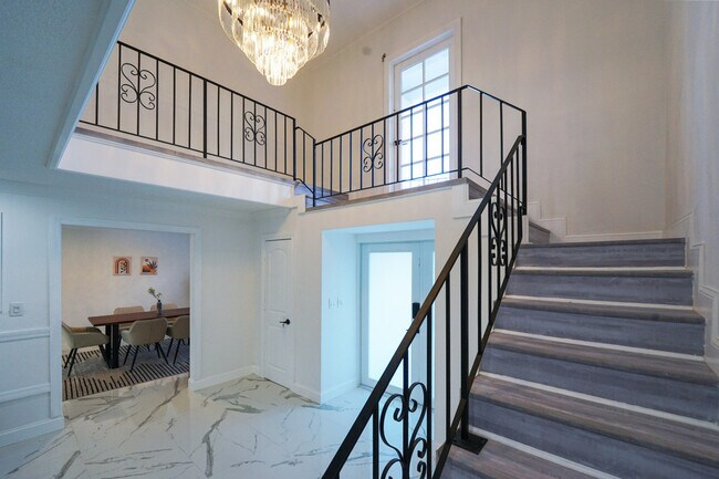 Building Photo - 651 NW 42nd Ave