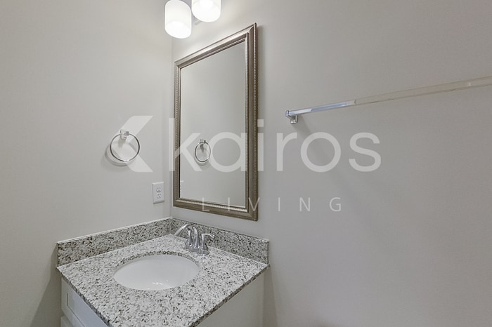 Building Photo - 2495 Banyon Cir