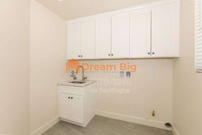 Building Photo - 5167 Peony Ct