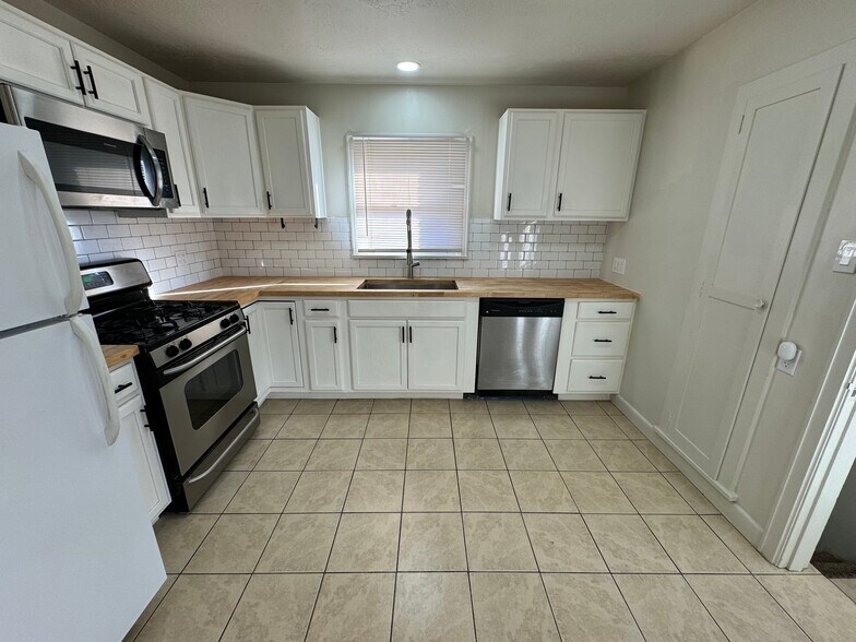 Building Photo - 2659 Brinker Ave