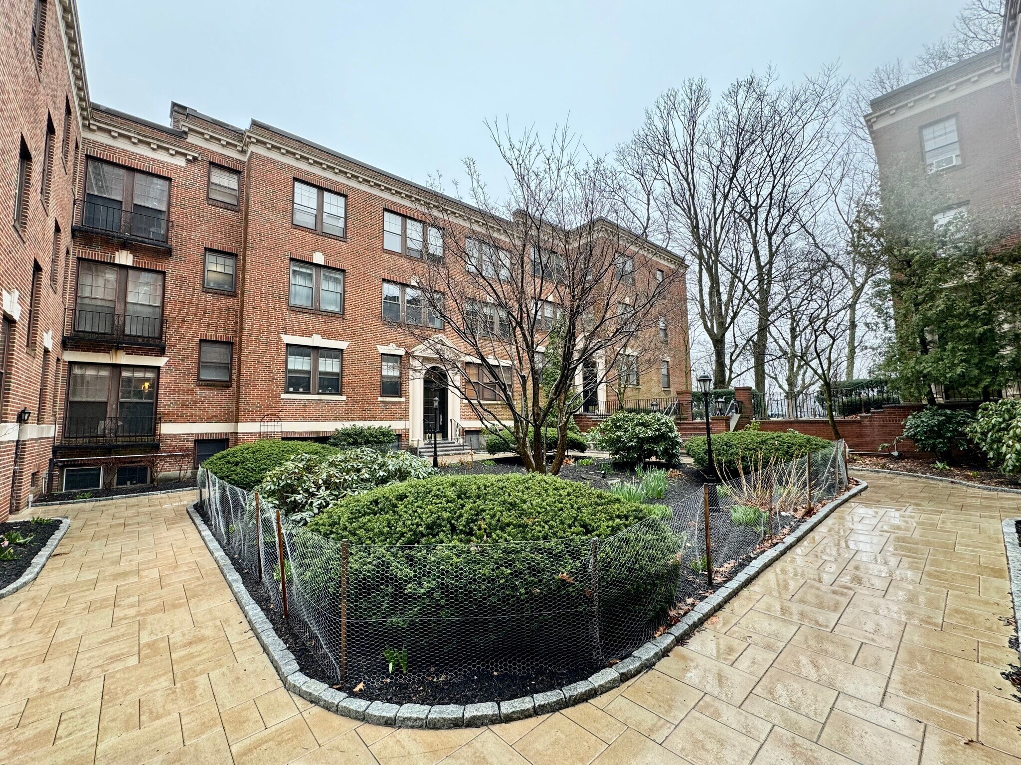 Building Photo - 1992 Commonwealth Ave