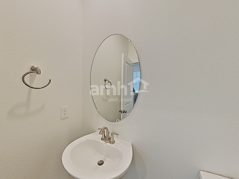 Building Photo - 6128 Wild Lilac Ct