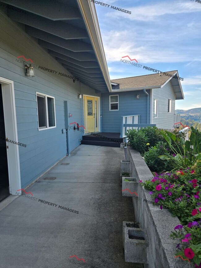 Building Photo - STATUS: *PENDING APPLICATION* R311 | $2195...