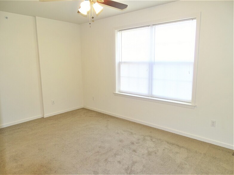 Building Photo - 126 Wheatstone Ln