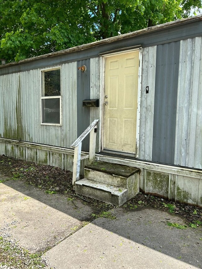 Building Photo - Three bedroom trailer