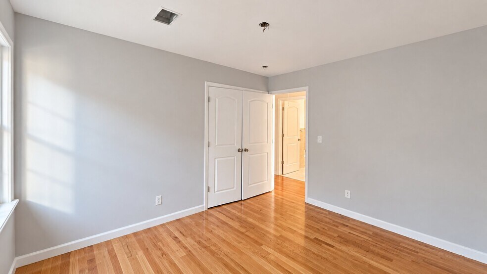 Building Photo - 131 Bellair Pl