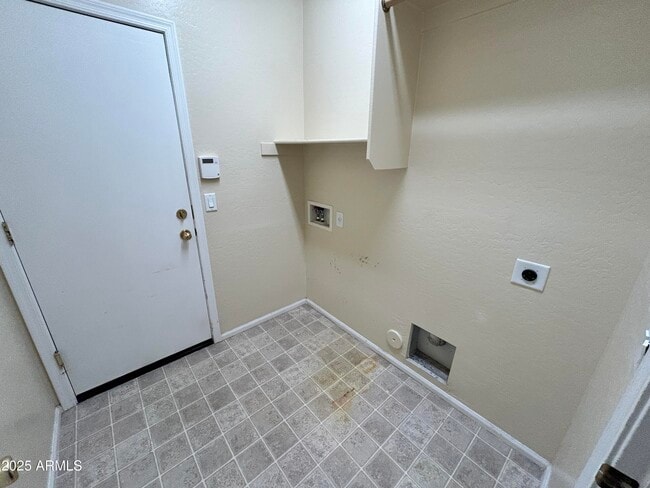 Building Photo - 13768 W Country Gables Dr
