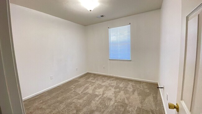 Building Photo - 650 River Oaks Dr