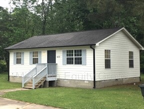 Building Photo - 603 W Mill St