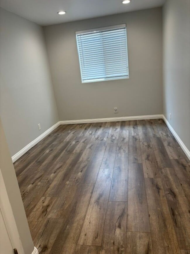 Building Photo - Remodeled 3 Bed 3 Bath House with Jacuzzi ...