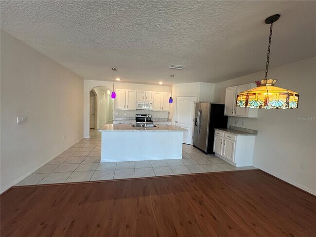 Building Photo - 1143 Cambridge Dr