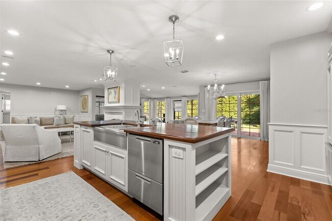 Building Photo - 2220 Vía Tuscany