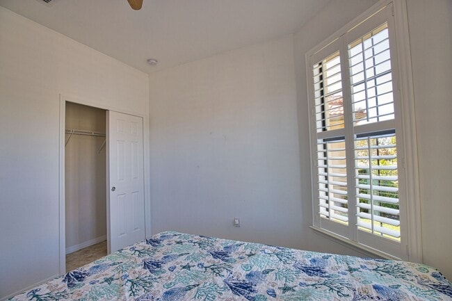 Building Photo - Annual Unfurnished 2 Bedroom 2 Bathroom Ho...