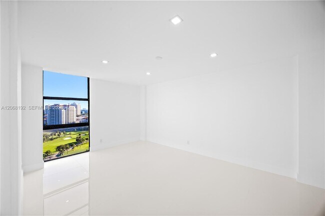 Building Photo - 20379 W Country Club Dr