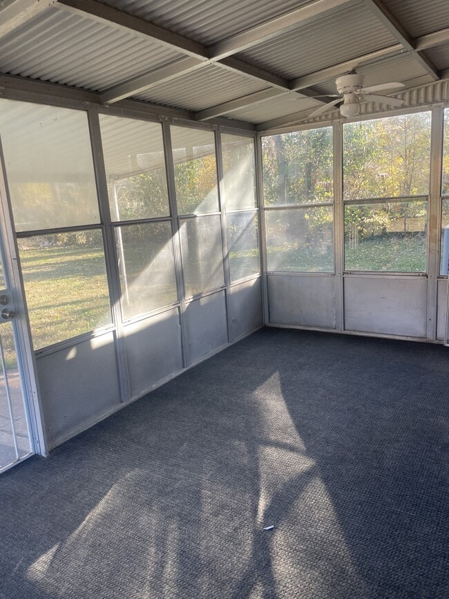 Building Photo - 1658 N Bluff St