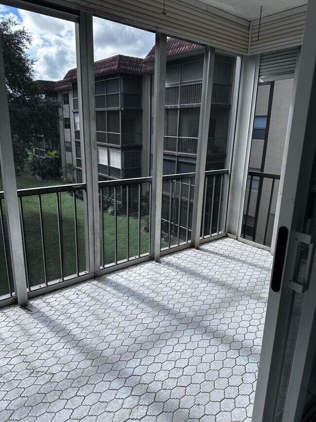 Building Photo - 6200 S Falls Cir Dr