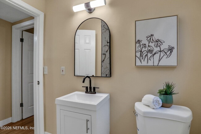 Building Photo - 2138 Larry Dr